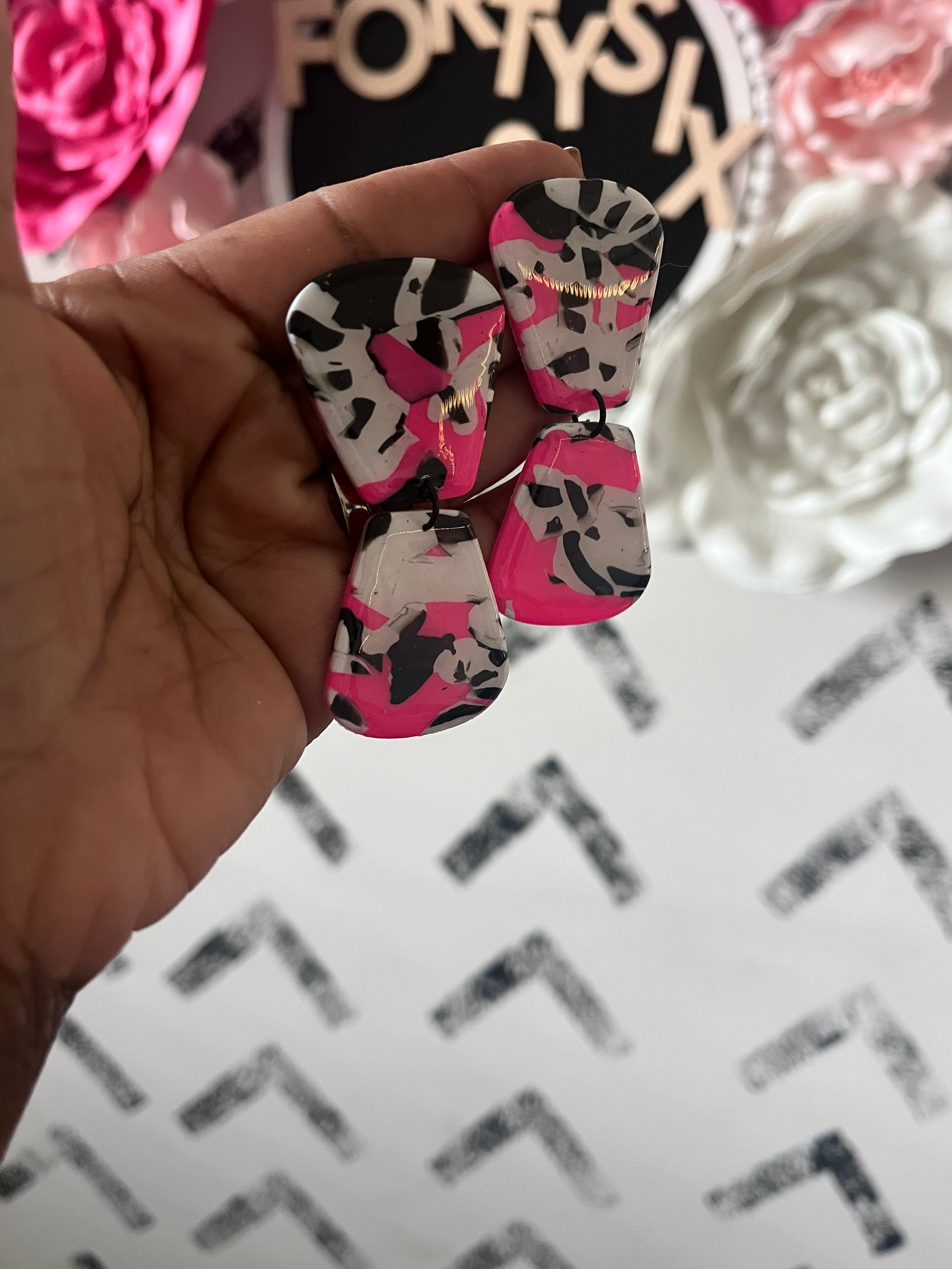 Party girl oversized stud